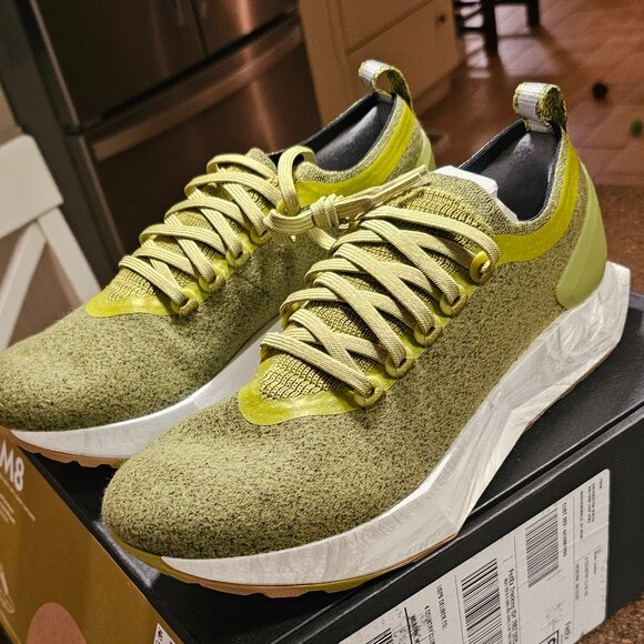 AllBIRDS - Mens 8 Wool Flyer Mizzle - Hazy Lime  Brand new in box!
